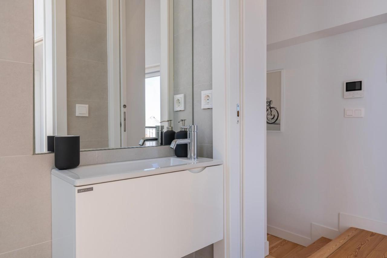 Apartment Design 3bdr Duplex W/balcony By Lovelystay Lissabon